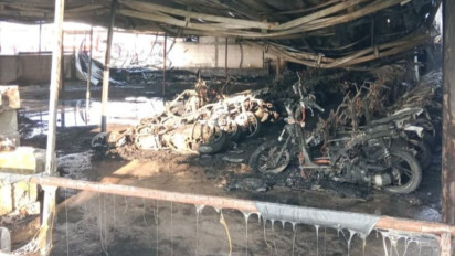 Kebakaran Warung Makan dan Parkiran PT HWI Jepara, Seratusan Sepeda Motor Ludes Dilalap Api
