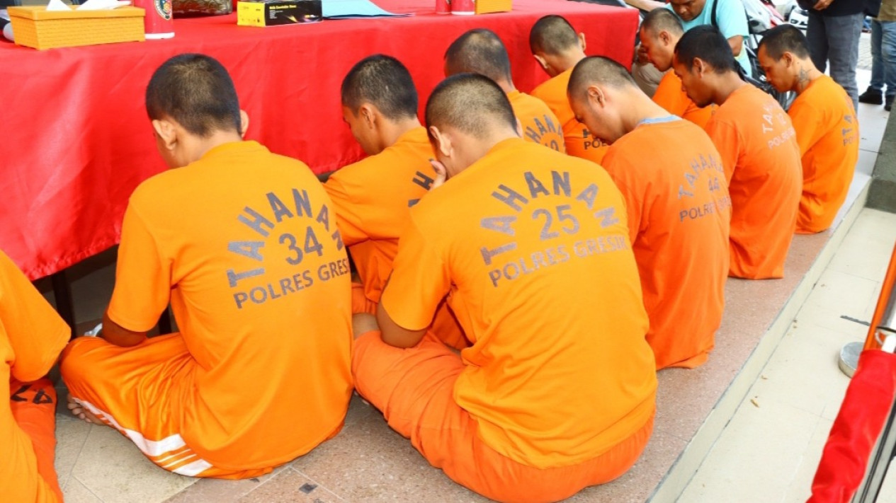 Bikin Onar, 22 Pelaku Pengeroyokan dan Bandit Jalanan Ditangkap Polres Gresik
            - galeri foto