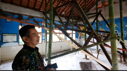 Lapuk Dimakan Usia, Satu Ruang Kelas Ambruk, Beberapa Lainnya Dikosongkan