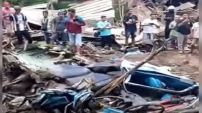 Kronologi Kecelakaan Maut Truk Tronton Timpa Angkot di Purworejo, Kendaraan yang Angkut Rombongan Pengajian Ibu-ibu Itu Hancur Tak Berbentuk