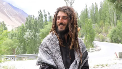 Masih Ingat Axel Pons? Eks Pembalap Moto2 Gila-gilaan Berjalan Tanpa Alas Kaki 6 Tahun Cuma Jalani Misi Mencari Tuhan