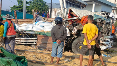 Innalillahi, Truk Trailer Vs Kereta Api di Kaligawe Semarang, Ada Korban Meninggal Dunia