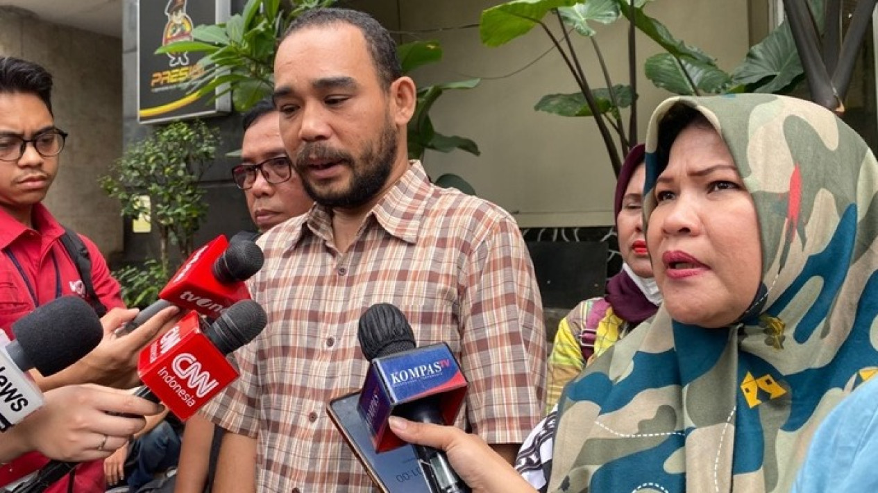 Satu Terlapor Kasus Tudingan Ijazah Palsu Jokowi Tak Penuhi Panggilan, Ternyata Gara-gara Ini...
            - galeri foto