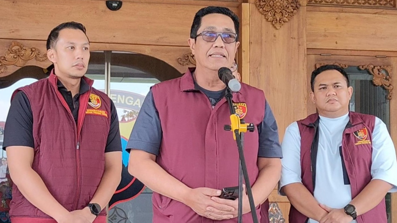 Dugaan Ijazah Palsu Jokowi, Bareskrim Polri Ambil Uji Sampel Pembanding Rekan SMA dan Kuliah
            - galeri foto