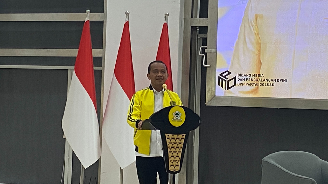 Bahlil Sebut 6 Bulan ke Depan Indonesia Tak Lagi Impor BBM dari Singapura: Lebih Bermartabat dari Timur Tengah
            - galeri foto