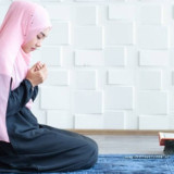 Masih Pakai Make Up atau Riasan Saat Wudhu Memang Boleh? Ustazah Aisyah Farid Ingatkan Hal Ini