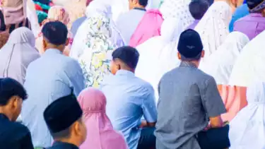 Ilustrasi mendengar khutbah Idul Adha