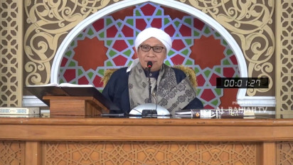 Laki-laki Kencing Berdiri Memangnya Boleh? Buya Yahya Tegaskan Hukumnya Itu Sebenarnya... 