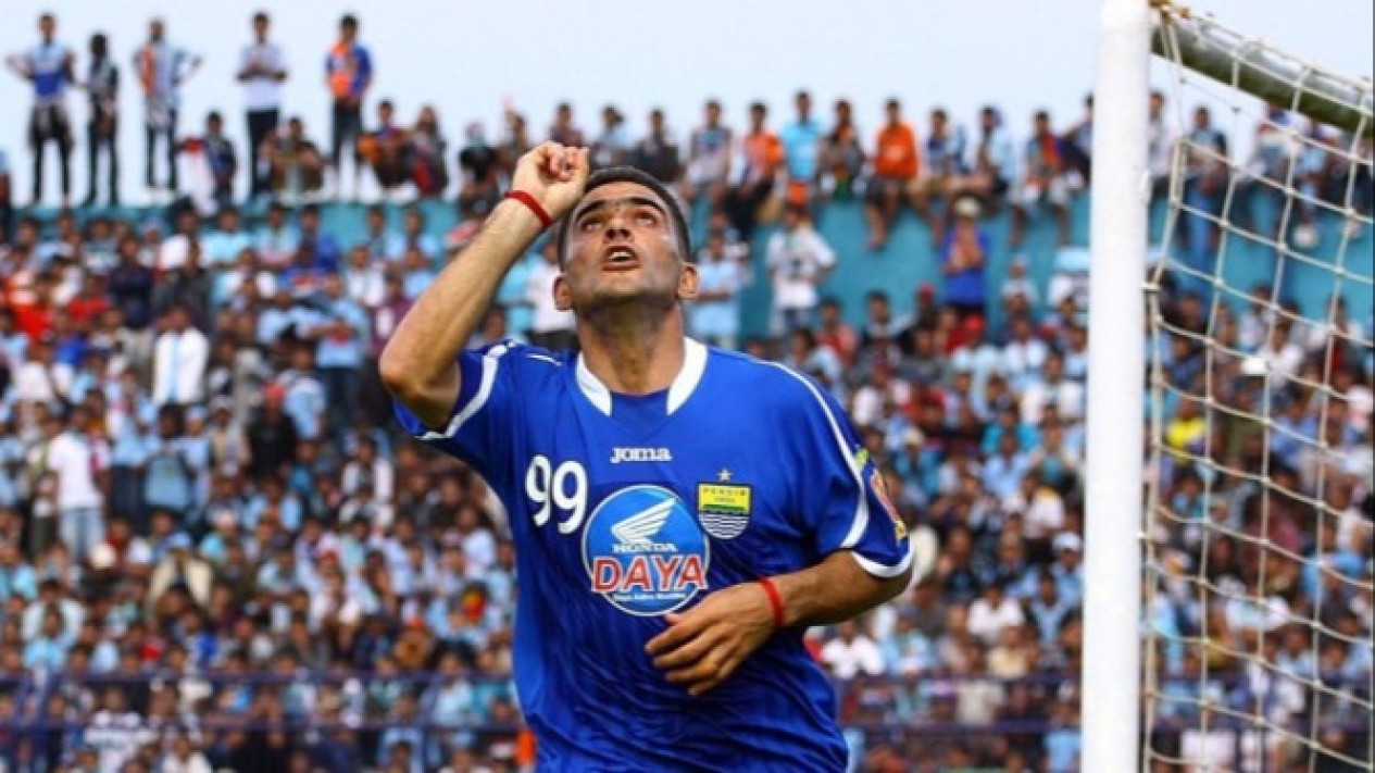 Masyaallah, Legenda Timnas Indonesia ini Berhasil Wujudkan Mimpi Sang Ayah, Kini Bercita-cita Bangun Sekolah Bola
            - galeri foto