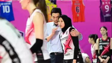 Momen kebersamaan Pelatih Red Sparks, Ko Hee-jin dan Megawati Hangestri.