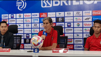 Kritik Keras Kepemimpinan Wasit Liga 1, Stefano Cugurra Minta sang Pengadil Lapangan Dihukum jika Buat Kesalahan