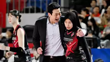 Megawati Hangestri dan pelatih Red Sparks Ko Hee-jin
