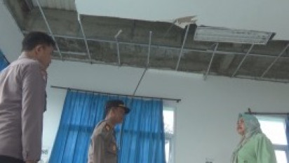 Plafon Puskesmas yang Baru Dibangun di Jombang Ambrol Melukai Pasien