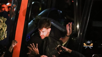 Respons Arema FC usai Kaca Bus Pemain Persik Kediri Pecah Terkena Lemparan Batu oleh Oknum