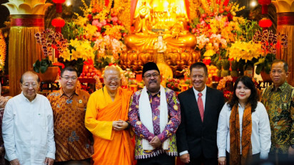 Rano Karno Tanda Tangani Prasasti di Waisak, Janji Bakal Perluas Rumah Ibadah Umat Beragama