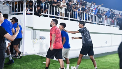 Ambil Sikap atas Pelemparan Batu ke Bus Pemain Persik Kediri, Arema FC Pertimbangkan Tak Bermain di Stadion Kanjuruhan 