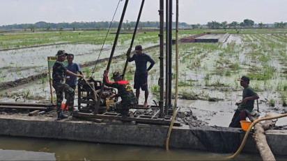 Atasi Kekeringan Lahan Petanian, Kodim 0812 Lamongan Bangun Sumur Bor