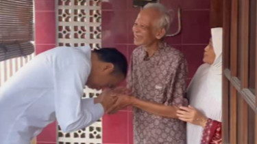 Tepis Tudingan Ijazah Palsu, Jokowi Kunjungi Rumah Dosen Pembimbing Kasmudjo