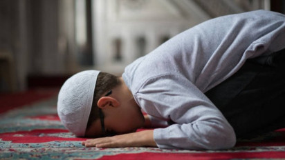 Jangan Salah Lagi, Ternyata ini Hukum pakai Peci