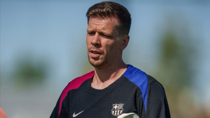 Viral di Medsos, Kiper Barcelona Wojciej Ezczesny Merokok di Lapangan Kelar Laga Kontra Real Madrid