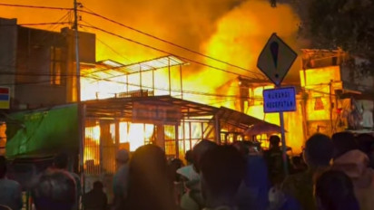 Bangunan Rumah di Cipinang Jaktim Ludes Dilalap Si jago Merah, Warga Panik Berhamburan