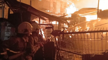 Kebakaran Gudang Triplek di Pulogadung, 90 Petugas Pemadam Masih Lakukan Proses Pendiinginan hingga Pagi Ini