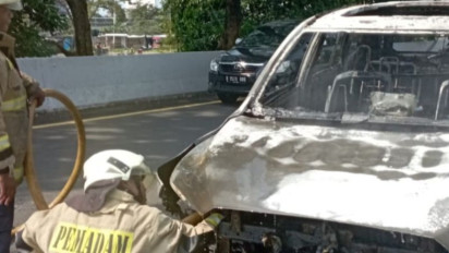 Mobil Innova Zenix Terbakar saat Keluar Tol Penjaringan Jakut, Ini Dugaan Penyebabnya