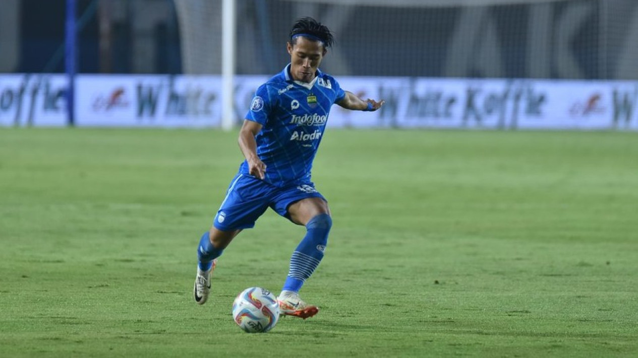 Usai Dimas Drajad ke Malut United, Persib Bandung Lepas Henhen Herdiana ke Klub Ini
            - galeri foto