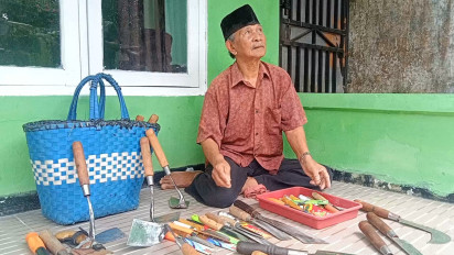 Kisah Haru Kakek Penjual Pisau Keliling di Wonosobo, 30 Tahun Menabung Demi Berangkat Haji