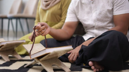 Selesai Salat kok Ada yang Baca Zikir Bersama-sama dengan Imam, tapi Ada Juga yang Menyendiri, Mana yang Benar? Selama ini yang Diyakini Benar...