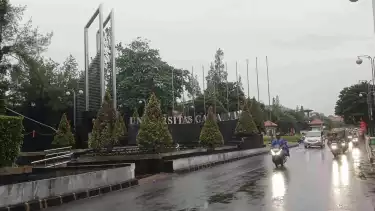Universitas Gadjah Mada (UGM) Yogyakarta buka suara mengenai gugatan yang dilayangkan oleh Komardin, pengacara asal Makassar, Sulawesi Selatan ke Pengadilan Negeri (PN) Sleman.