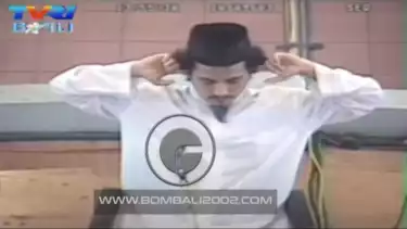 Imam Samudra menutup telinga saat sidang putusan