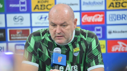 Diwarnai Flare, Pelatih Persib Bandung Puji Mental Persita 