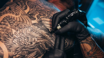 Hukum Shalat untuk Orang yang Tubuhnya Terlanjur Punya Tato, Sah atau Tidak? Ustaz ini Bilang Sebenarnya...