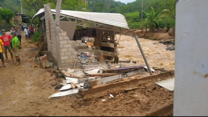 Lansia Hilang Terseret Banjir Bandang di Kediri, Belasan Rumah Terdampak Longsor dan Banjir
