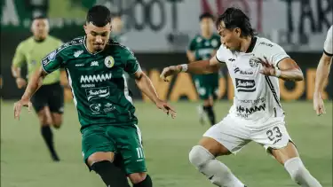Pemain PSS Sleman saat Hadapi Persija di Liga 1