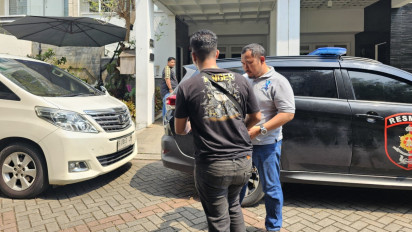 Charlie Chandra Tersangka Kasus Pemalsuan Surat Melawan saat Ditangkap