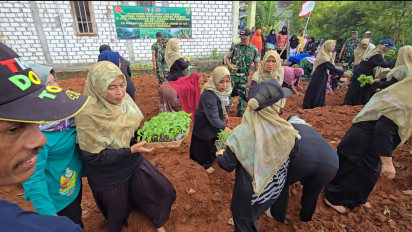Ikuti Instruksi Presiden Prabowo, Emak-emak dan TNI di Lamongan Kompak Tanam Sayuran, Jaga Ketahanan Pangan