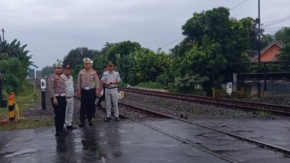 Detik-detik Mengerikan Kereta Api Malioboro Ekspres Tabrak 7 Motor di Magetan, Tewaskan 4 Orang