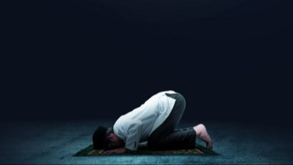 Luar Biasa, 37 Ribu Malaikat Berebut Catat Amalan Ini, Syekh Ali Jaber Ingatkan Bacalah Saat Shalat Tahajud