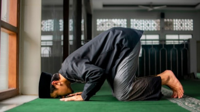 Bangun Jam 2 Malam, Sudah Bolehkah Melakukan Shalat Tahajud? Kata Ustaz Adi Hidayat Boleh Tapi Utamakan Jam…