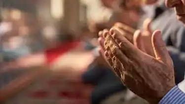 Mulai Sekarang Hilangkan 2 Sifat ini, Semua Ibadah dan Shalat Jadi Sia-sia, Kok Bisa?