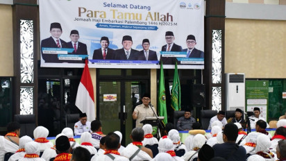 Lepas Keberangkatan Kloter 14 Embarkasi Palembang, Dahnil Anzar: Komitmen Presiden Tingkatkan Kualitas Penyelenggaraan Haji