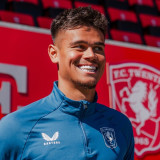 Media Belanda Tak Habis Pikir dengan Mees Hilgers, Usai Mangkir dari Latihan FC Twente lalu Muncul Pakai Jersey Feyenoord