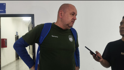 Singgung Anggaran, Pelatih Persib Buka Suara Atas Perombakan Besar-besaran Musim Depan