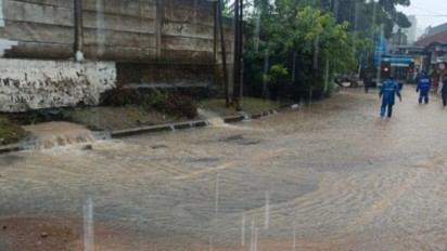 Detik-Detik Tembok Gudang SDA Jebol di Pasar Minggu, Hujan Lebat Jadi Penyebab