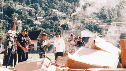 Bea Cukai Tanjungpinang dan Lanal Tarempa Musnahkan 2,5 Juta Batang Rokok Ilegal di Anambas