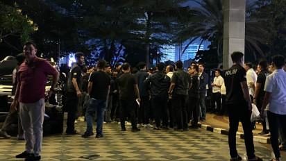 Demo Mahasiswa di Depan Balai Kota Jakarta Ricuh, Tujuh Polisi Terluka