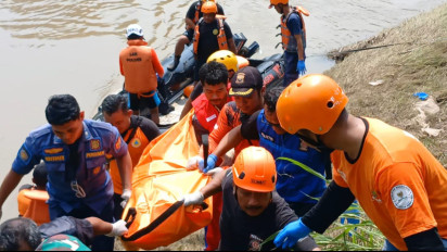 Jenazah Laki-laki Tanpa Identitas Ditemukan Mengapung di Sungai Bengawan Solo
