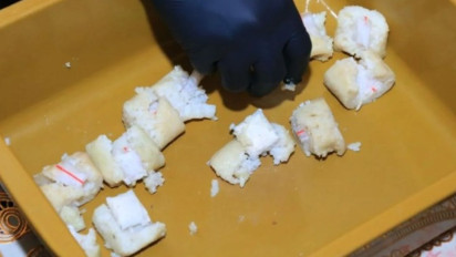 Sabu-Sabu Diselundupkan dalam Potongan Lontong, Ketahuan Gara-Gara Gelagat Pengirim Tidak Tenang